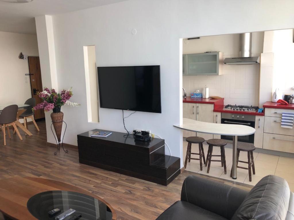 Sky Home Apartment Jabotinsky 8 バト・ヤム エクステリア 写真